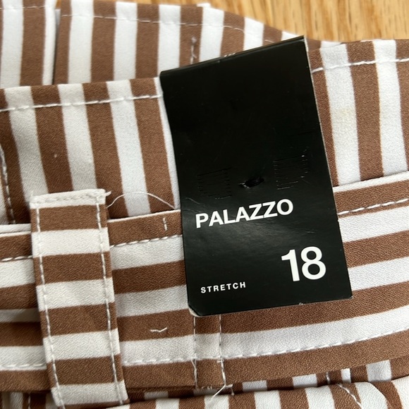 New! New York & Co SZ 18, striped palazzo pants. - Picture 3 of 12